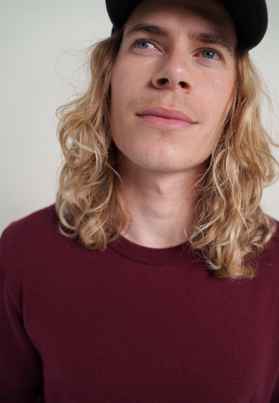 le pull fin coton laine bio loom aubergine zoom col