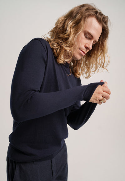 le pull fin coton laine bio loom bleu marine main