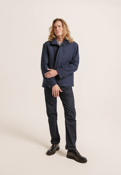 le blouson en laine loom bleu marine en pied