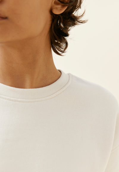 sweat ecru détail col