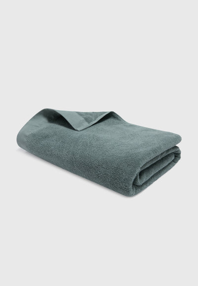 la serviette de bain coton bio loom vert d'eau pliée