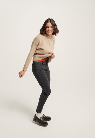 pull col montant coton bio made in france beige en pied