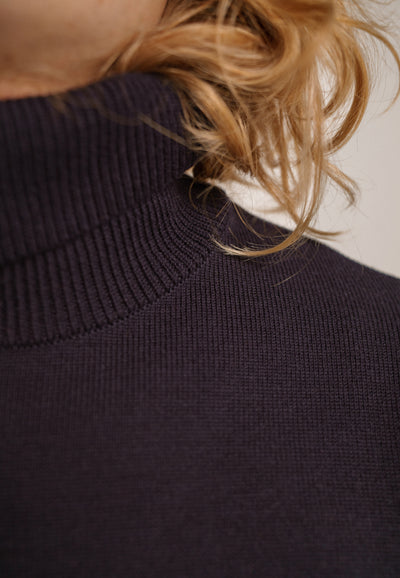pull col roulé laine bio loom bleu marine détail col-1