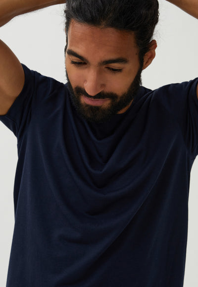 t-shirt mérinos loom bleu marine face main