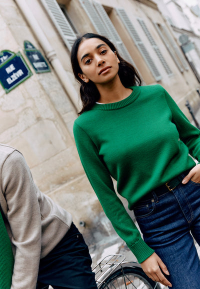 pull classique vert gazon lifestyle 2
