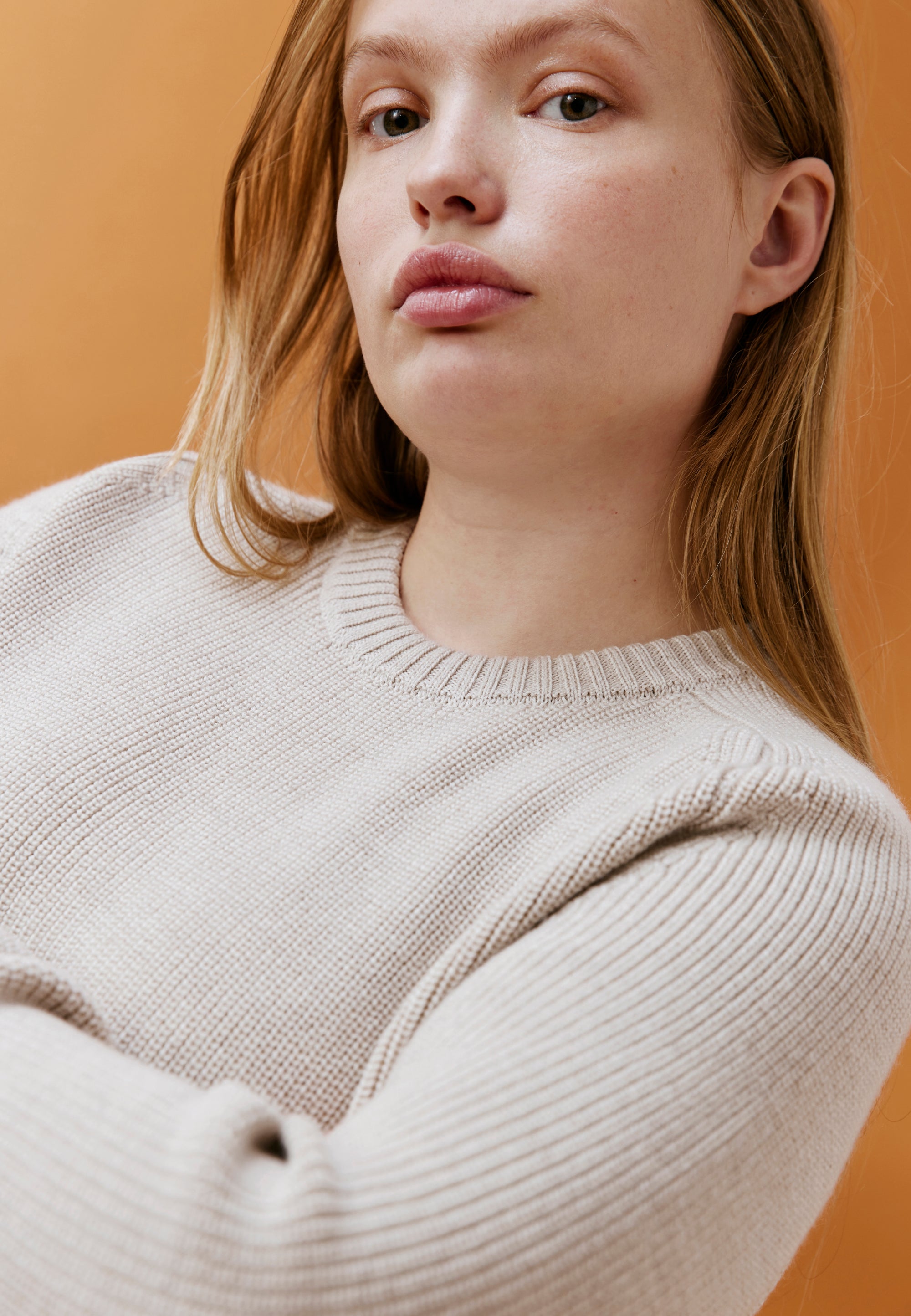 pull chaud beige clair détail col main