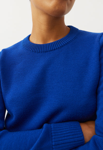pull classique en laine bio loom Bleu électrique détail matière main