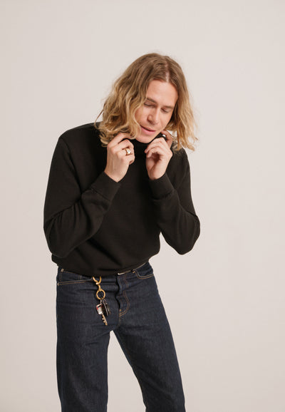 pull col roulé laine bio loom noir face
