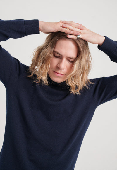 pull col roulé laine bio loom bleu marine main