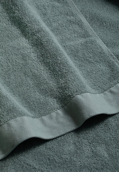 la serviette de bain coton bio loom vert d'eau détail couture