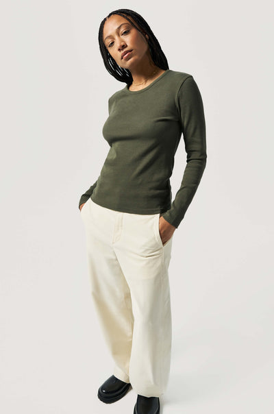 le t-shirt manches longues femme coton bio loom kaki face silhouette