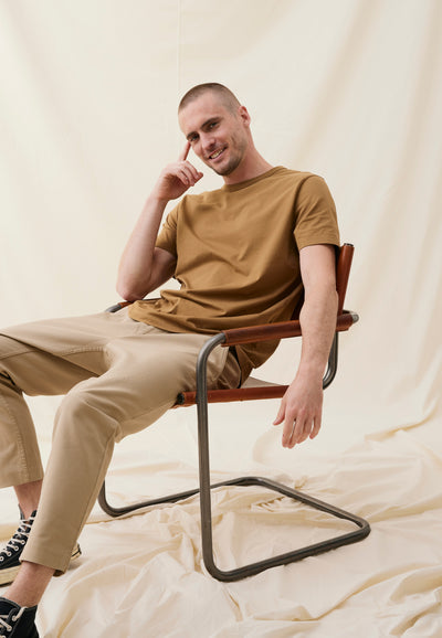 t-shirt coton bio loom camel pose