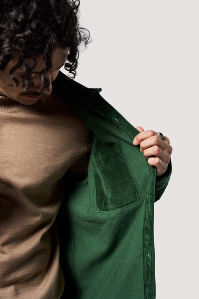 surchemise en velours coton bio loom verte détail poche