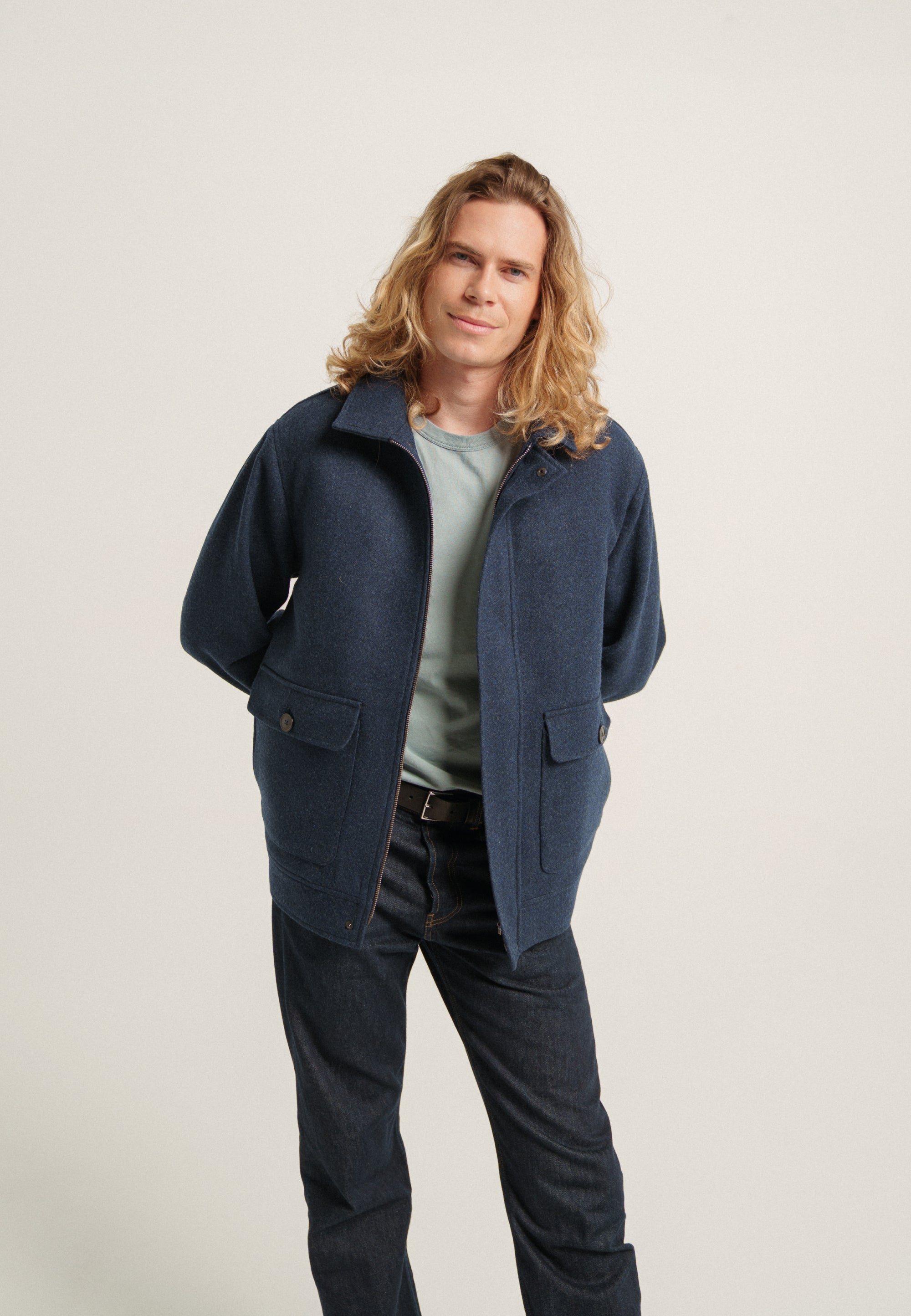 le blouson en laine loom bleu marine main