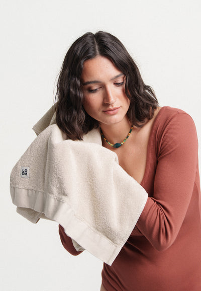 serviette de bain coton bio beige cheveux main