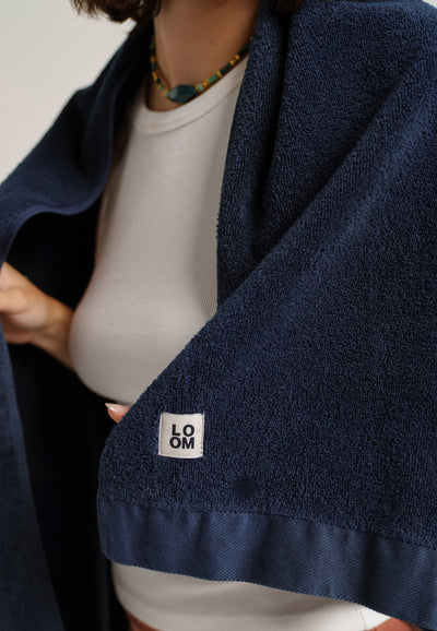 serviette de bain coton bio bleu marine détail matière