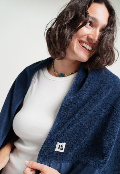 serviette de bain coton bio bleu marine face