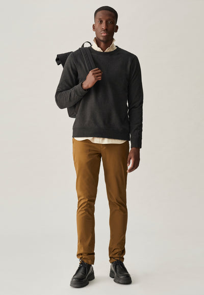 chino loom camel en pied main