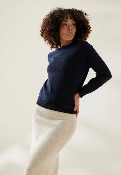 pull classique bleu marine face 2