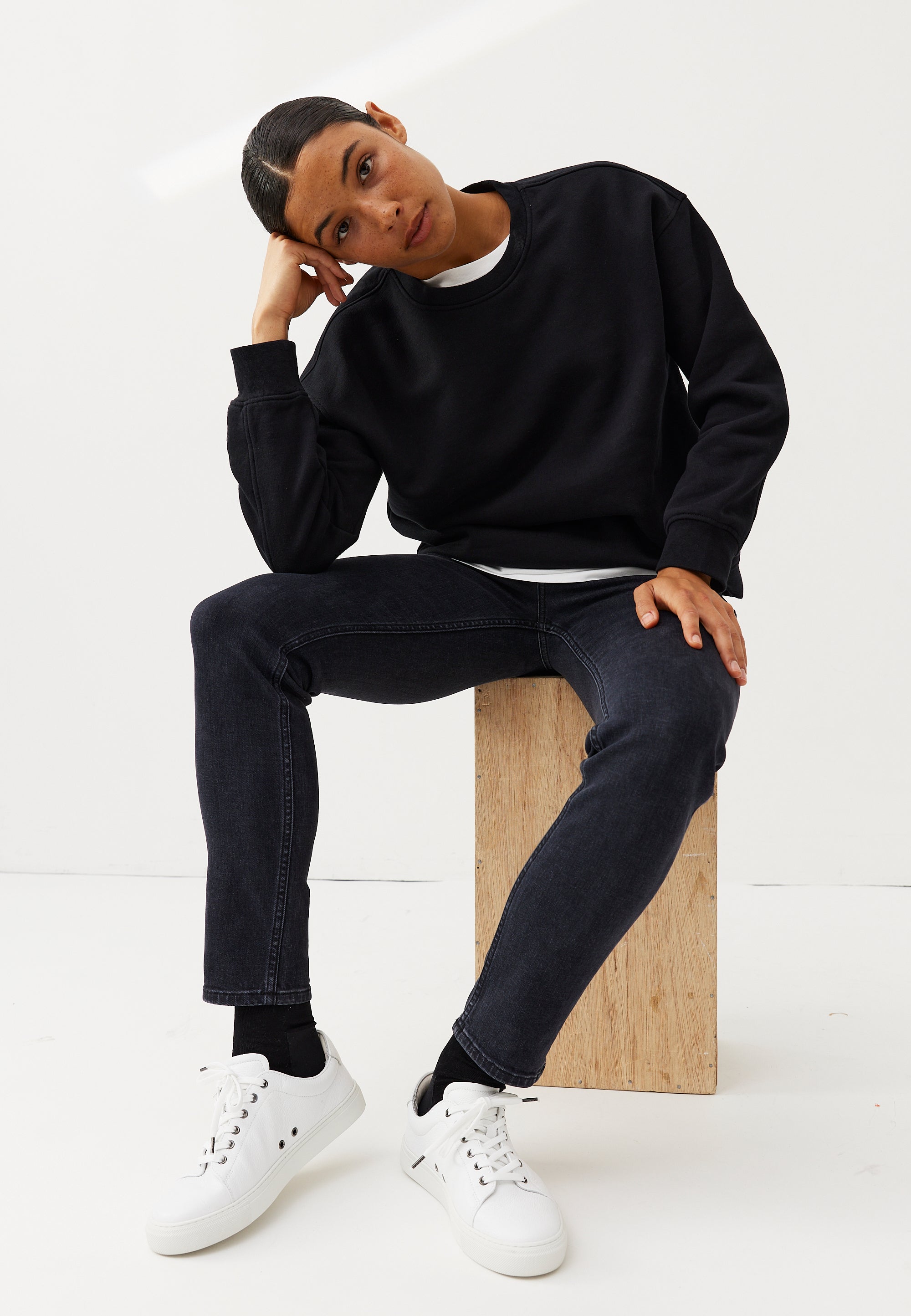 jean slim coton bio loom noir en pied main