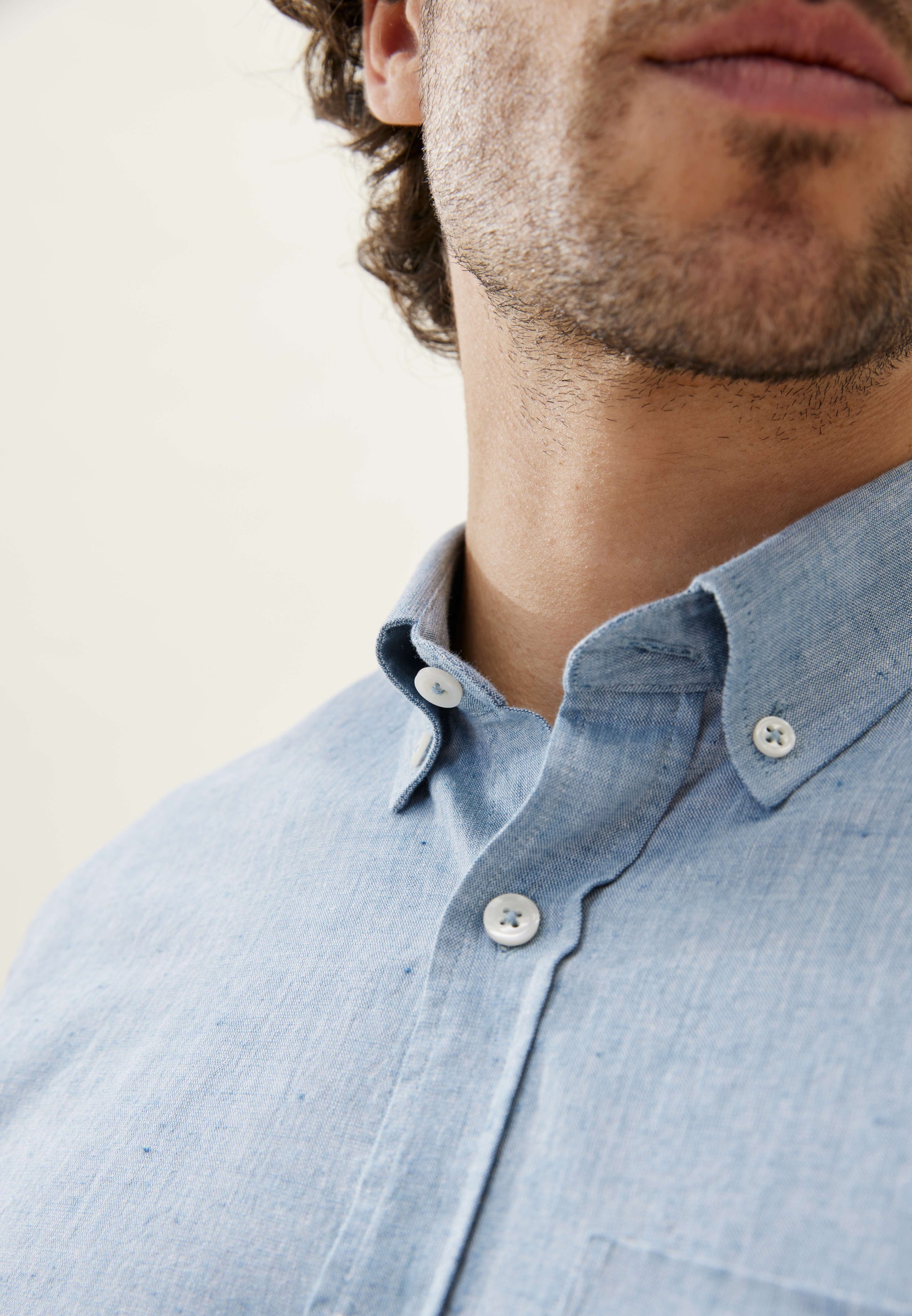 chemise coton lin bleu clair détail col